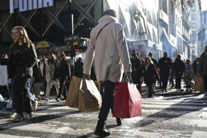Thanksgiving Weekend Crowds Smash Records but Spending Tells a Different Story